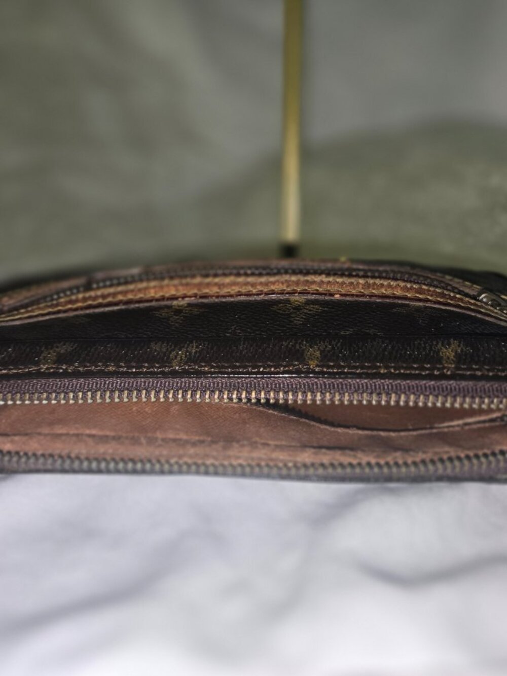 AUTHENTIC Louis Vuitton Vintage Monogram Toiletry Pouch / Travel Case - Picture 5 of 10